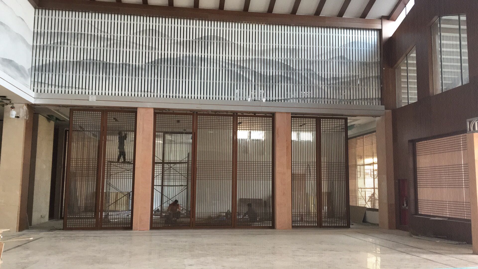 九江柘林湖宾馆玻璃旋转活动隔断安装项目