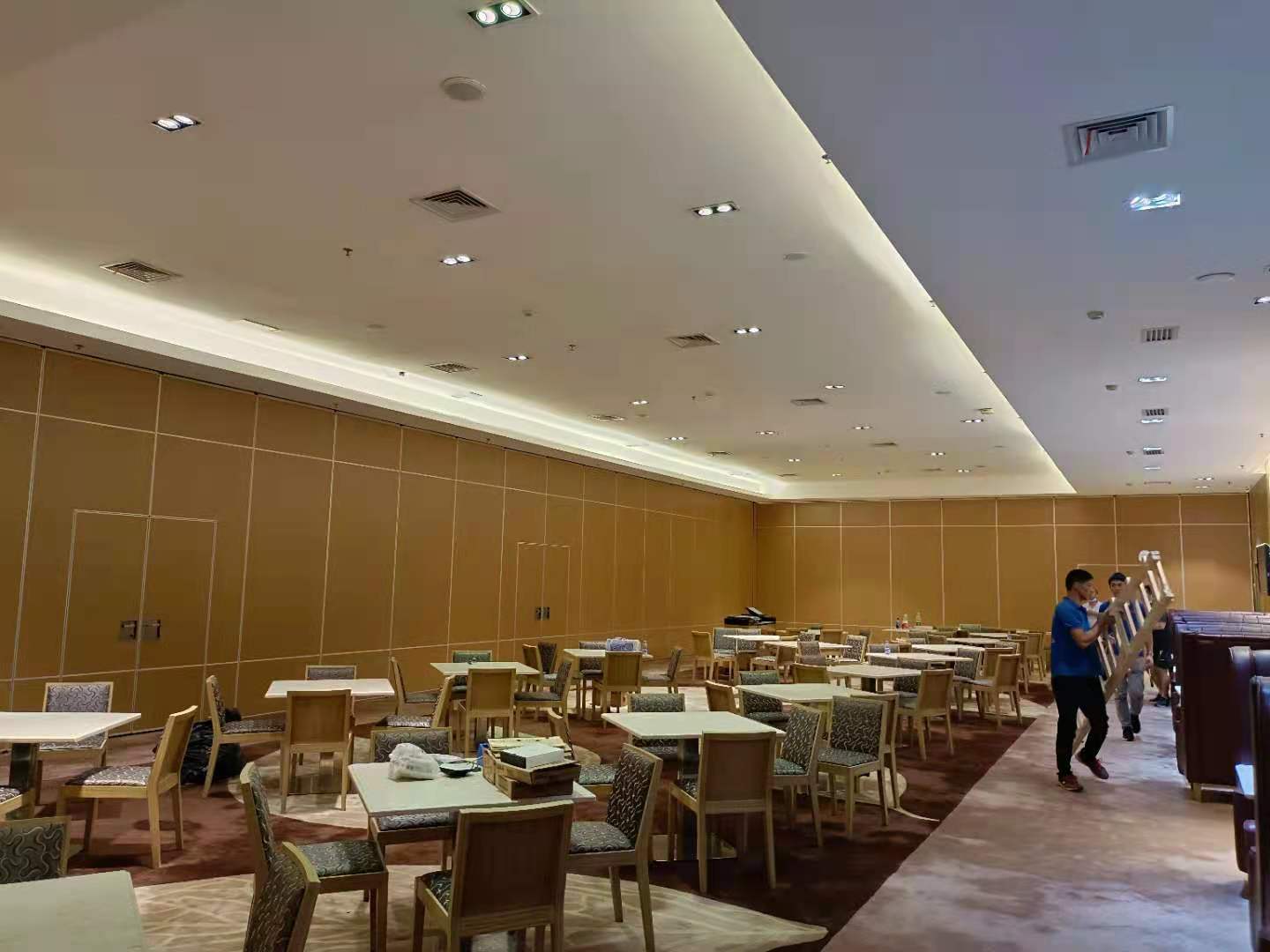 珠江国际酒店宴会厅活动隔断